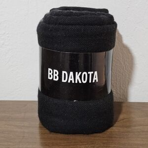Nwt BB Dakota shawl
